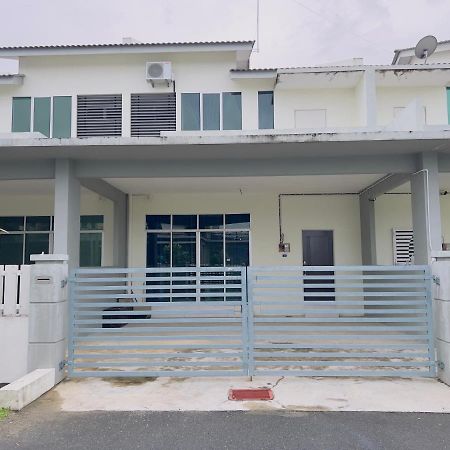 Noor Homestay Paddy View Kangar Exterior photo