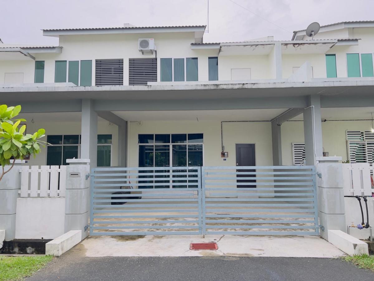 Noor Homestay Paddy View Kangar Exterior photo