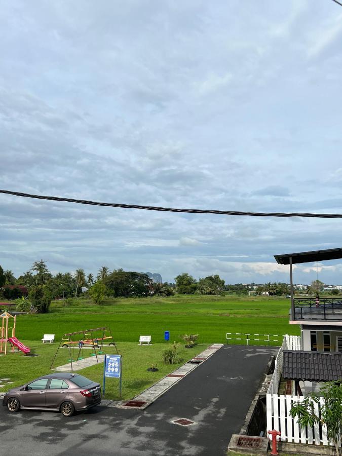 Noor Homestay Paddy View Kangar Exterior photo